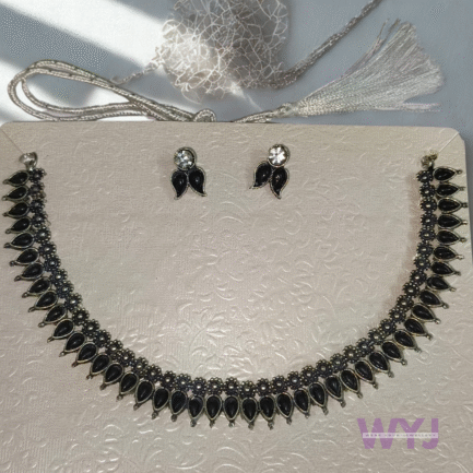 Elegant Black Stone Choker Necklace Set with Stud Earrings