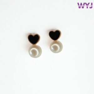Black Heart Pearl Stud Earrings – Minimal & Elegant