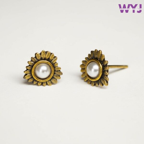Floral Pearl Stud Earrings – Vintage Gold Women’s Jewelry