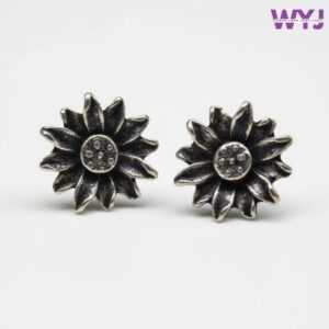 Oxidized Silver Sunflower Stud Earrings – Women’s Vintage Jewelry
